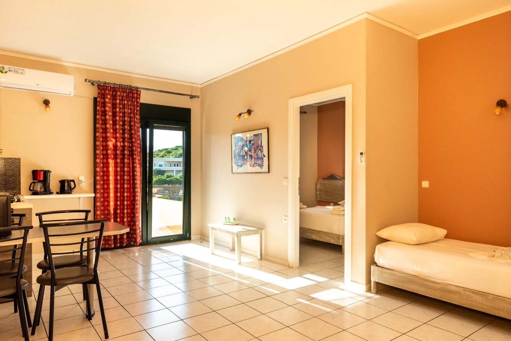 Sun Village Hotel Apartments Megás Limniónas Quarto foto